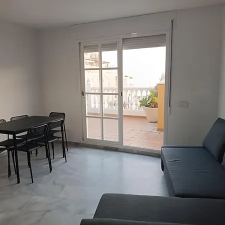 Apartament Lovely Penthouse In Front Of The With Free Parking *