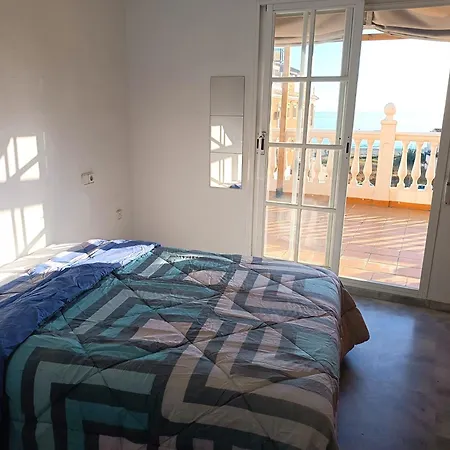 Lovely Penthouse In Front Of The With Free Parking Apartament