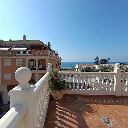 Apartament Lovely Penthouse In Front Of The With Free Parking